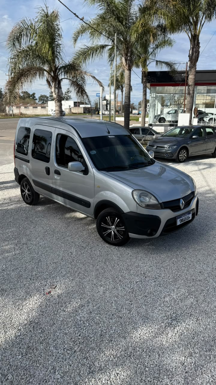 RENAULT - KANGOO  PH3  AUTHENTIQUE  PLUS  1.6   CON GNC  - MANUAL  - 2016